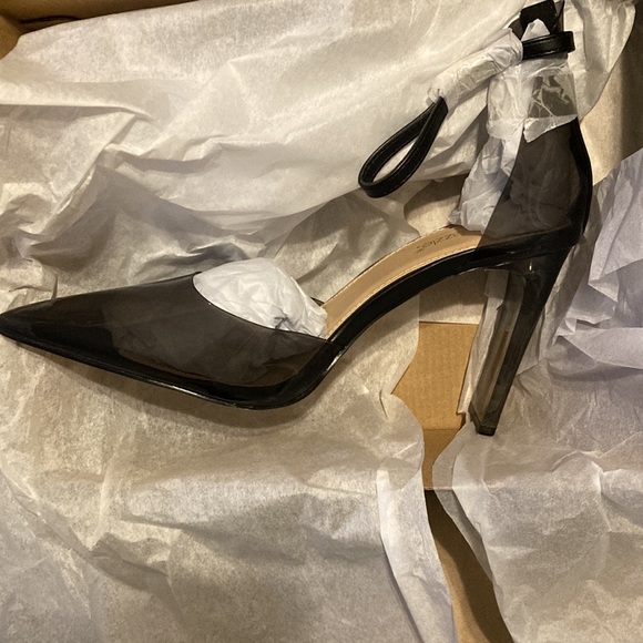 Heels - Picture 3 of 6